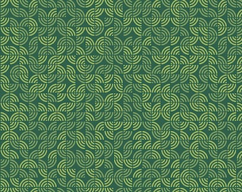 Pode incluir: Um padrão sem costura de semicírculos sobrepostos em verde e verde claro, criando um design geométrico.