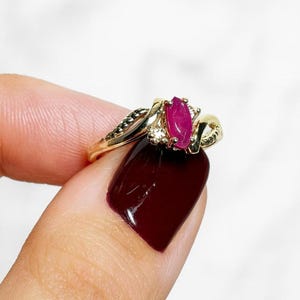 Anillo de rubí marquesa • Banda de cuerda de oro amarillo, joyería de piedras preciosas disponible en 10K y 14K