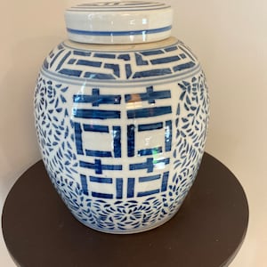 Vintage Chinese Ginger Jar with lid