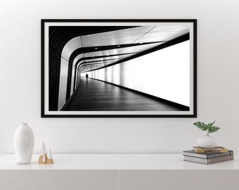 De Eenzame Wandeling | Zwart-wit Kunstfotografie Print | Minimalistische Stedelijke Muurkunst | Londense Architectuur