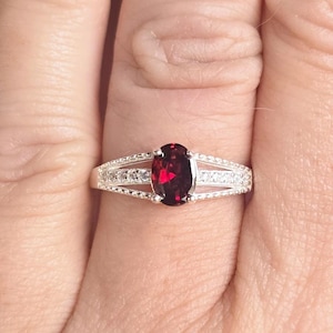 Genuine Garnet Vintage Promise Ring in Stamped Sterling Silver, with Milgrain and CZ Accents - US Size 7, Dainty January Birthstone Ring