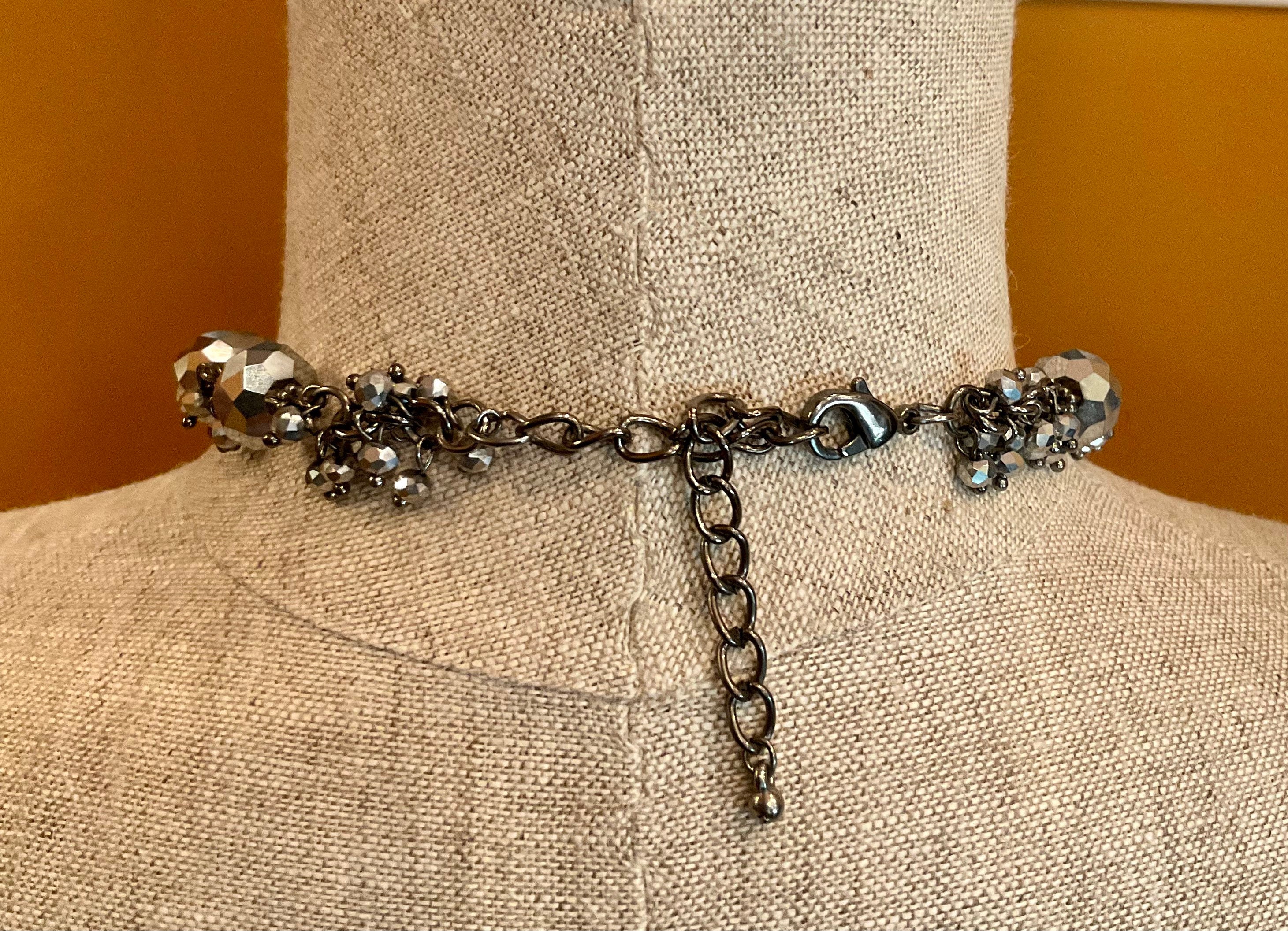 Collier Long Vintage Perles De Verre Facetées - Métal Ajouré - Longueur 56-60 Cm - Occasion