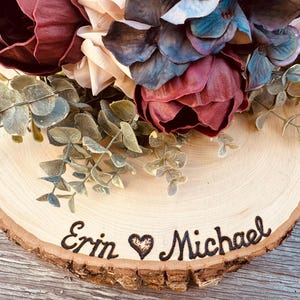Personalized gift wedding cake stand - Rustic wedding cake stand large thick wood round - Western gifts hand engraved wood burned gift ideas