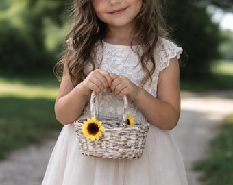 Flower girl basket rustic | Sunflower wedding basket | Willow basket with sunflowers | Rustic wedding decor | Country wedding | Barn wedding