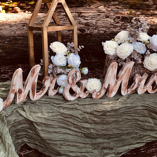 Mr and Mrs wedding sign for sweetheart table - Rustic wedding sweetheart table decor - Wedding centerpiece for bride and groom table custom