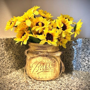 Rustic Sunflower Centerpiece: Distressed Mason Jar Decor