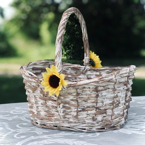 Flower girl basket rustic | Sunflower wedding basket | Willow basket with sunflowers | Rustic wedding decor | Country wedding | Barn wedding