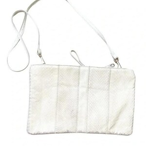 Vintage Cream Snakeskin Shoulder Bag – 70s/80s Reptile-Print Purse with Gold Chain Strap
