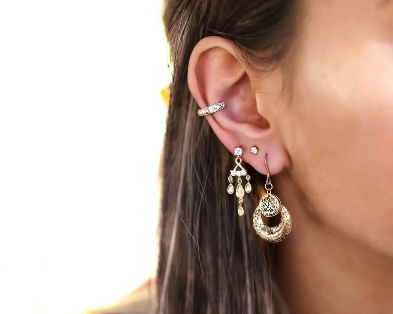 Gold drop earrings Boho Style Earrings Modern earrings Chandelier earrings Gold disc earrings Hammered Disc Earrings Dangle Earrings