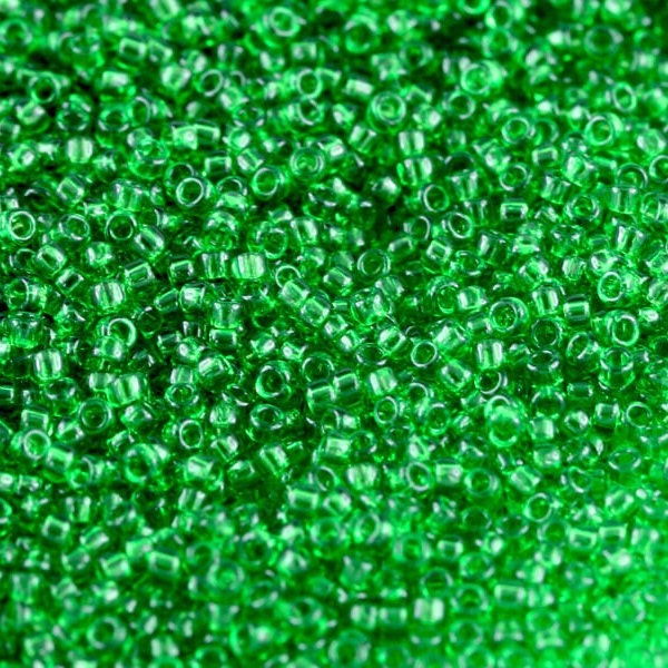 15-7B TOHO 15/0 Round - Transparent Grass Green - TOHO Seed Beads