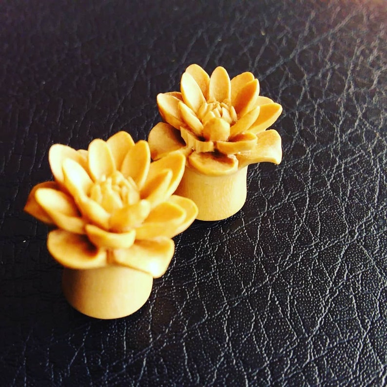 Unique and Stylish Handmade Gauges Water Lily Organic Ear Gauge Plugs 0g by Crown Republic Hand Carved Wooden Gauge Plug Jewelry