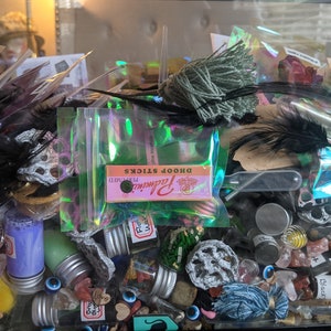 Witchcraft Scoop: Divination, Herbs, Oils, Washes, Altar Decor