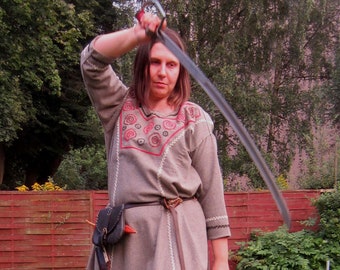 Recreación histórica, época vikinga. Vestido de pura lana para mujer vikinga