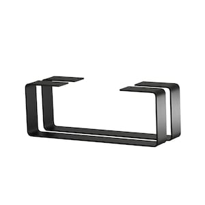 Peut inclure: Pieds de table en métal noir. Les pieds sont rectangulaires avec un design incurvé. Chaque pied a un dessus plat et un fond plat, reliés par deux côtés incurvés. Les pieds sont conçus pour supporter un plateau de table. Dimensions : 61 cm de long, 41 cm de large et 36 cm de haut.