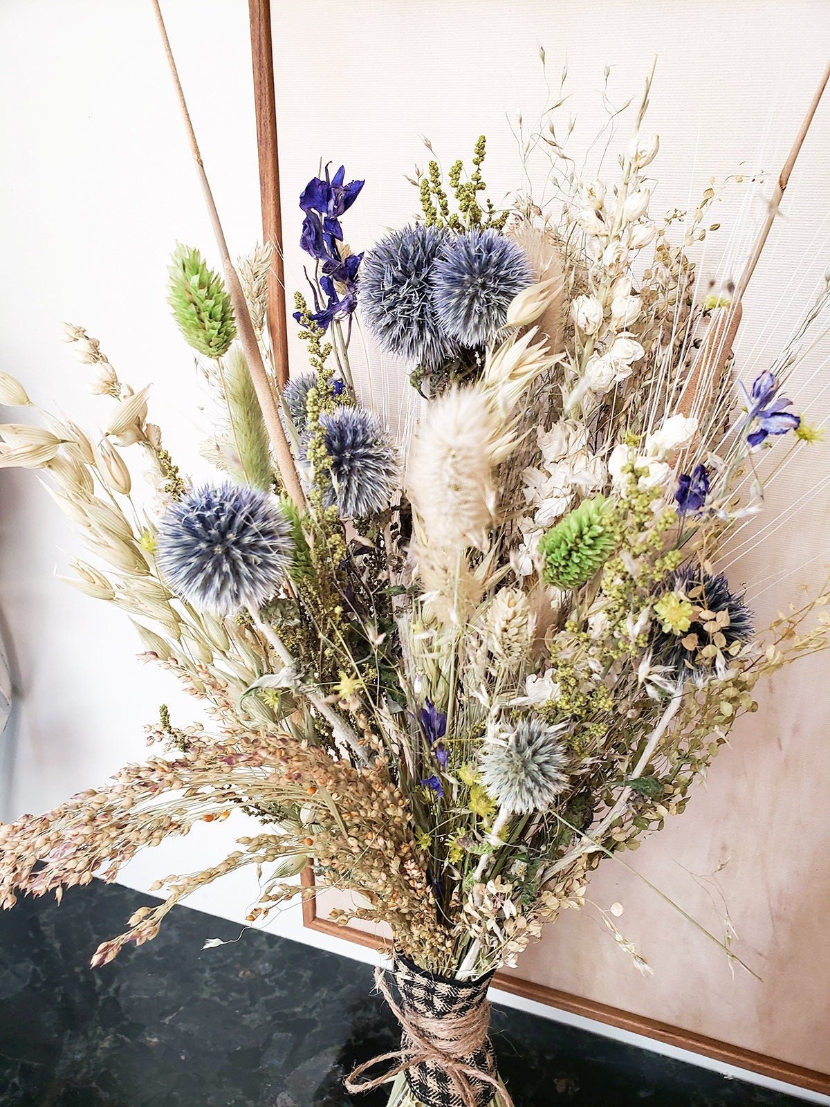 Dried Flower Bouquet SAINT BRIEUC White Eternal Roses Pampas and Blue  Thistle, Bouquet Lasting Flowers for Boho Wedding and Home Déco Home 