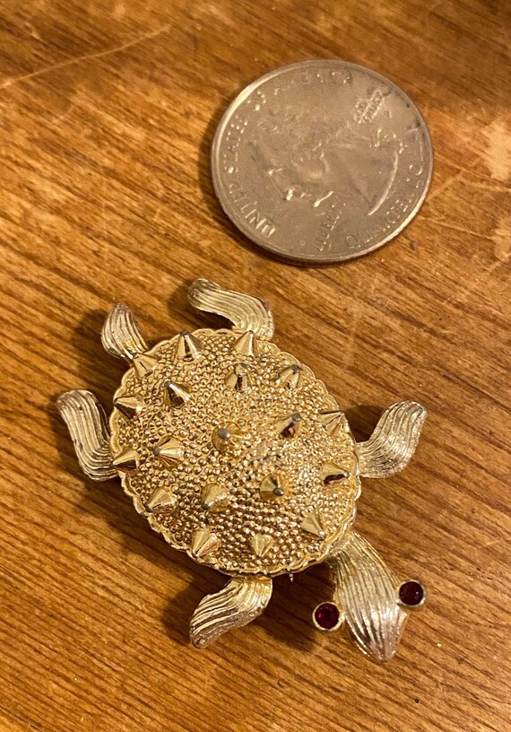 Turtle brooch gold with Gem