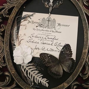 Antiguo monumento funerario de luto de Ludwig Butterfly