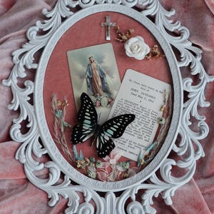 Vintage carte de prière funéraire deuil style coquette bizarrerie papillon