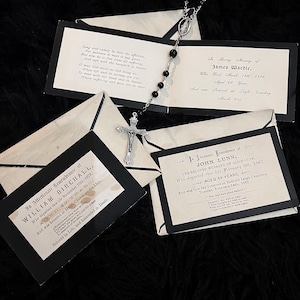 Anciennes cartes funéraires in memoriam avec enveloppes bizarres