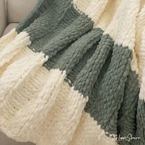 Chunky Blanket Hand Knit-DIY-SUPER EASY TUTORIAL-Blanket Under $100 