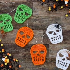 Halloween Crochet Skull PATTERN & Beginner Walkthrough: Crochet Halloween Garland, Embellishment, Gift, Trick or Treat