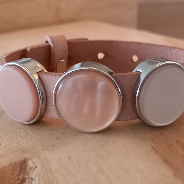 Cool cuoio bracelet in pink with 3 cabochons in a metal setting, interchangeable, adjustable leather bracelet