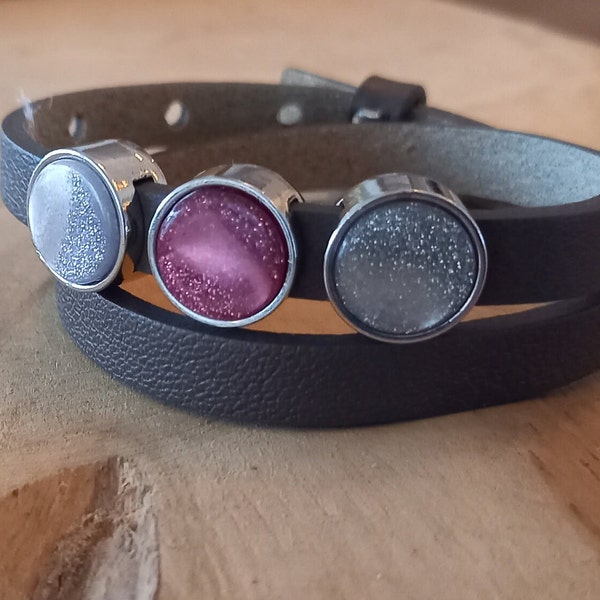 Taupe colored cuoio bracelet with interchangeable sliders. Adjustable leather bracelet woman, wrap bracelet with cabochons.