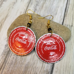 Orecchini Coca-Cola, Orecchini Coke, Orecchini Coke riciclati, Orecchini Coca Cola Bottle top, Gioielli Coke, Gioielli Coke