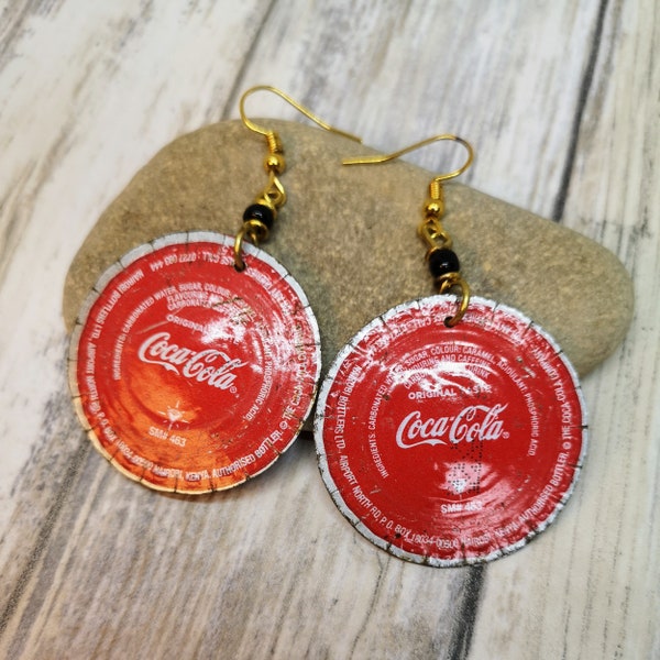 Boucles d'oreilles Coca-Cola, Boucles d'oreilles Coke, Boucles d'oreilles Coke recyclées, Boucles d'oreilles Coca Cola Bottle top, Bijoux Coke, Bijoux Coke