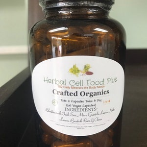 Peut inclure: Un flacon en verre brun contenant 60 g&eacute;lules v&eacute;g&eacute;taliennes, &eacute;tiquet&eacute; Herbal Cell Food Plus par Crafted Organics. L'&eacute;tiquette liste des ingr&eacute;dients tels que le varech, la mousse d'Irlande, les feuilles de graviola, l'ortie, la bardane et le clou de girofle.