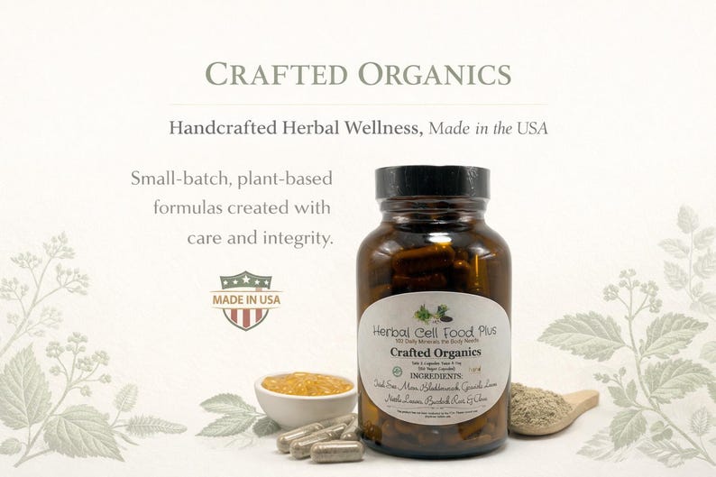 Peut inclure: Un flacon en verre ambr&eacute; de g&eacute;lules Herbal Cell Food Plus avec un bouchon noir. L'&eacute;tiquette indique Crafted Organics et liste des ingr&eacute;dients dont Irish Sea Moss, Bladderwrack, Burdock Root et Cloves. Des g&eacute;lules et de la poudre sont visibles.
