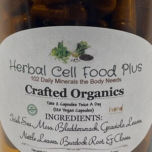 Peut inclure: Un flacon en verre brun rempli de g&eacute;lules sombres, avec une &eacute;tiquette blanche portant l'inscription Herbal Cell Food Plus, 102 Daily Minerals the Body Needs, Crafted Organics, 120 Vegan Capsules, et listant des ingr&eacute;dients comme l'algue irlandaise.