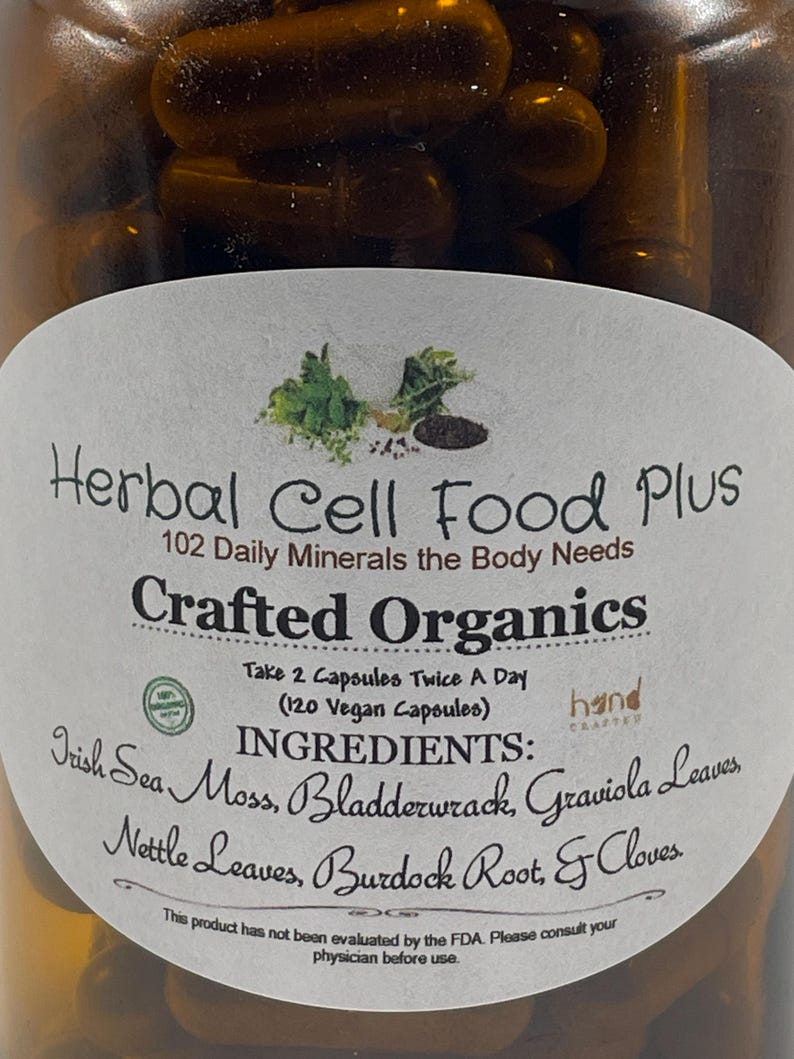 Peut inclure: Un flacon en verre brun rempli de g&eacute;lules sombres, avec une &eacute;tiquette blanche portant l'inscription Herbal Cell Food Plus, 102 Daily Minerals the Body Needs, Crafted Organics, 120 Vegan Capsules, et listant des ingr&eacute;dients comme l'algue irlandaise.