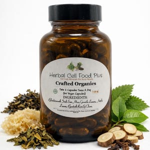 Peut inclure: Un flacon en verre brun avec un bouchon noir contenant des g&eacute;lules sombres. L'&eacute;tiquette indique Herbal Cell Food Plus, Crafted Organics, 60 Vegan Capsules, et liste des ingr&eacute;dients comme le varech, la mousse d'Irlande, le graviola et l'ortie.