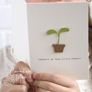 Nouvelle carte de voeux pour bébé - Félicitations pour votre petite pousse ! Carte de voeux de plante dans un pot, pour un nouveau bébé.  Carte de voeux 4 x 6 po.