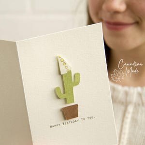 Joyeux anniversaire - Carte d'anniversaire cactus fabriquée à partir de papier aquarelle de 140 livres. Carte faite main de plante de cactus.