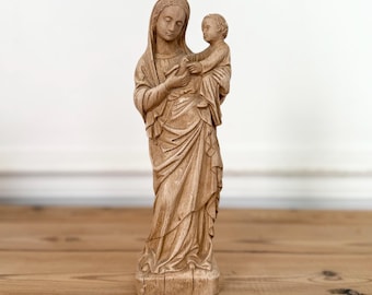 Decorative resin statue of the Virgin and Child – Spiritual elegance and antique charm