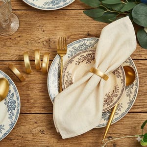 Rond de serviette doré minimaliste • anneau porte-serviette métal doré • table chic mariage dîner