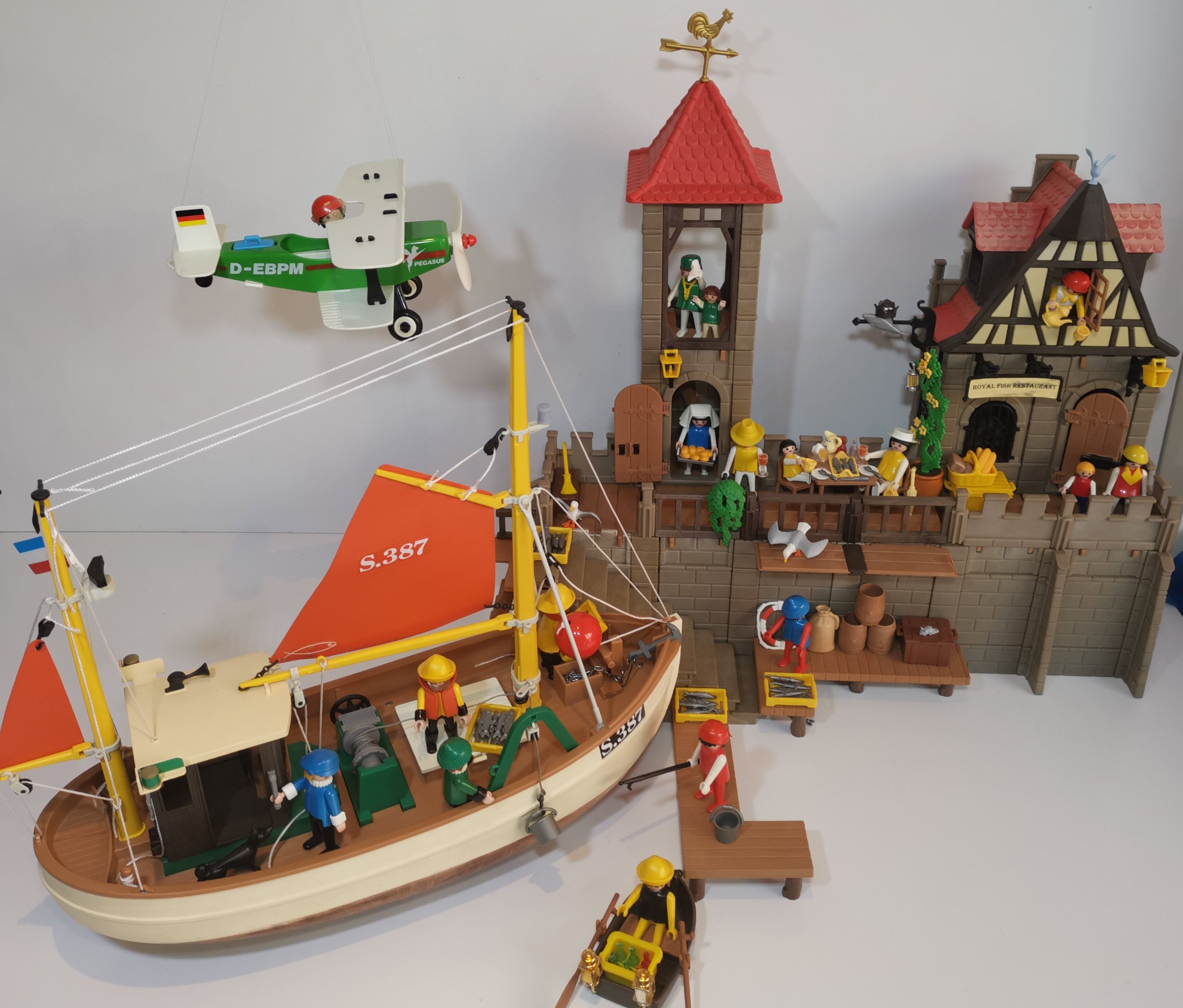 Playmobil vintage bateau pirate 1980, 6 pirates équipés, 2 chaloupes, 2  canons, 4 voiles