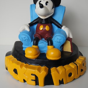 VTG, rare,  Mickey Mouse wth reading chair statue. Demons & Merveilles® Pottery Figure Mickey Mouse on the armchair Disney