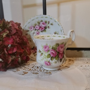 VTG Royal Albert Bine China Royal Albert June Flower of the Month Tea Cup and Saucer Series ,Roses ,June month, England 1970.