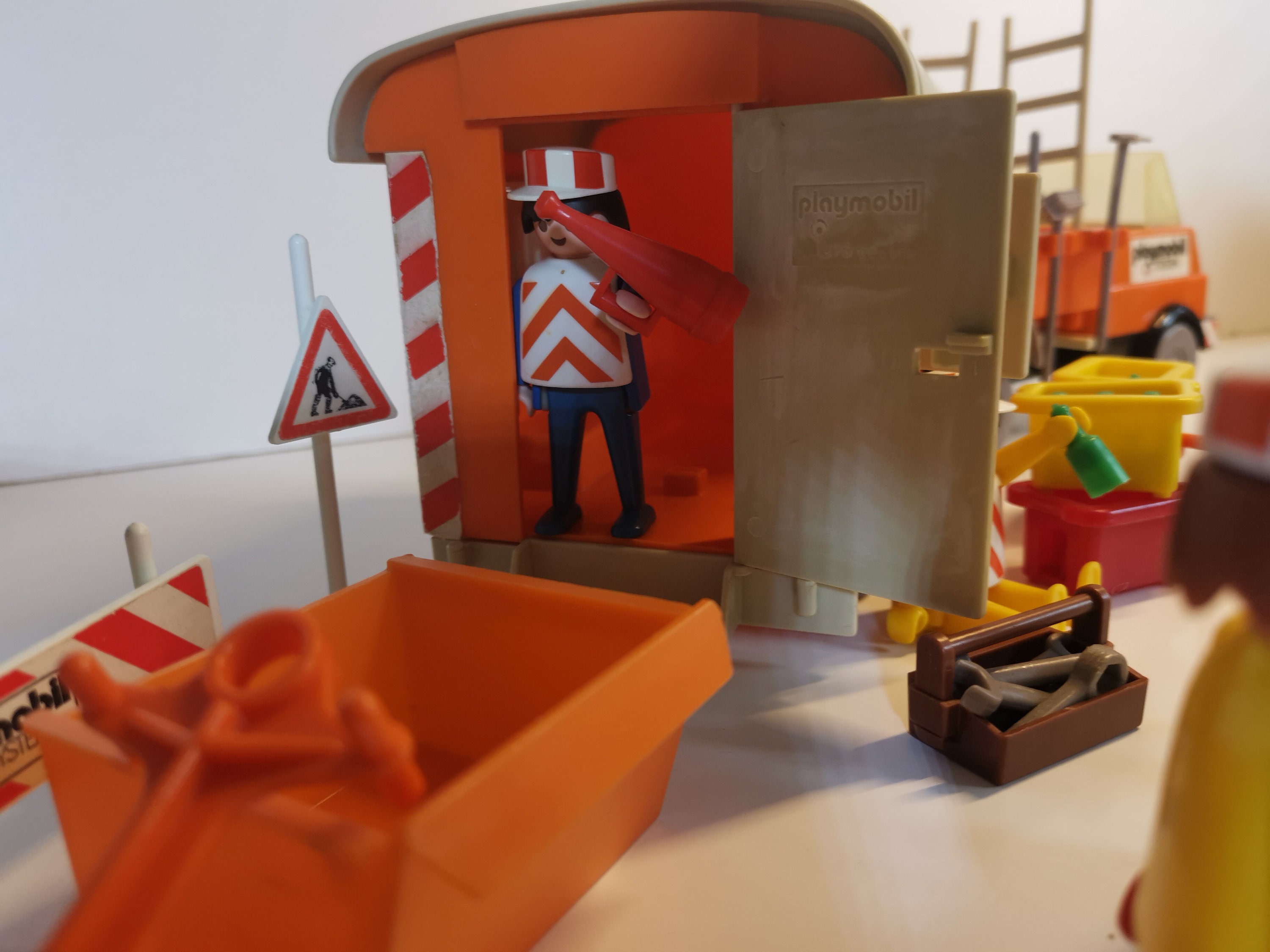 Lot De 2 Cônes De Signalisation PLAYMOBIL Rouges - Pour Chantier Et Jeu - Occasion