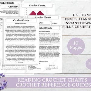 Könnte beinhalten: Eine Sammlung von gedruckten Häkelschema-Referenzhandbüchern im Format 21,6 x 27,9 cm. Die Handbücher mit dem Titel "Crochet Charts" enthalten Diagramme und Anweisungen. Der Text "U.S. Terms" und "English Language" ist ebenfalls enthalten.