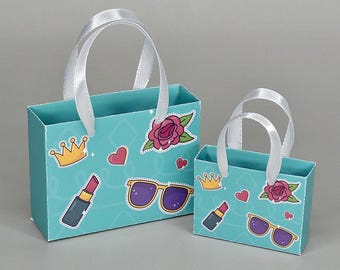 1:6 Doll Paper Shopping Bag - Dollhouse Miniature Gift Bag.