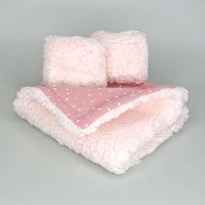 1:6 Sherpa Decke und Kissen. Miniatur Decke für Puppen 30 cm. Puppenhaus Bettwäsche Set.