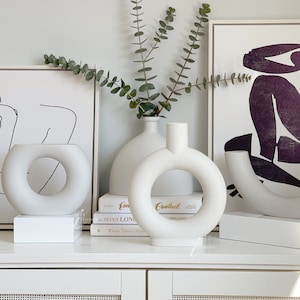 Modern Ceramic Vase: Minimalist White Home Decor