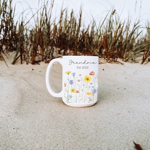 Gepersonaliseerde oma-mok Cadeau voor oma gepromoveerd tot oma Keramische mok met persbloem Verjaardagscadeau voor haar Moederdagcadeau