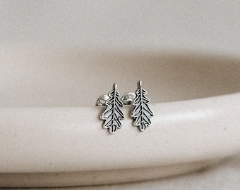 Silver Oak Leaf Earrings, Handcrafted Oak Jewelry, Symbolic Silver Ear Studs, Botanical Silver Earrings, Nature-Inspired Studs