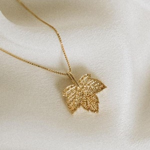 Bergahornblatt Halskette, 18K vergoldetes Sterling Silber Natur Schmuck, Natur inspiriert Geschenk, einzigartige Halskette, Anhänger für Frauen