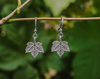 Handgemaakte geoxideerde sterlingzilveren esdoornbladoorbellen – natuursieraden, lichtgewicht, nikkelvrij, uniek cadeau voor vrouwen